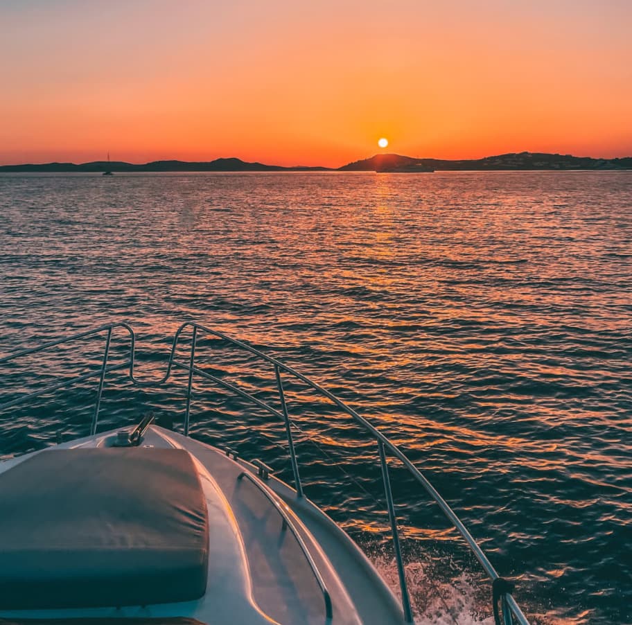 Princess 40 • Premium Mykonos Yacht Day: Delos & Rineia image 5