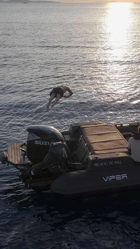 Viper Magnum 10m • Cyclades Sea Adventure: Paros, Naxos & Koufonisia image 3