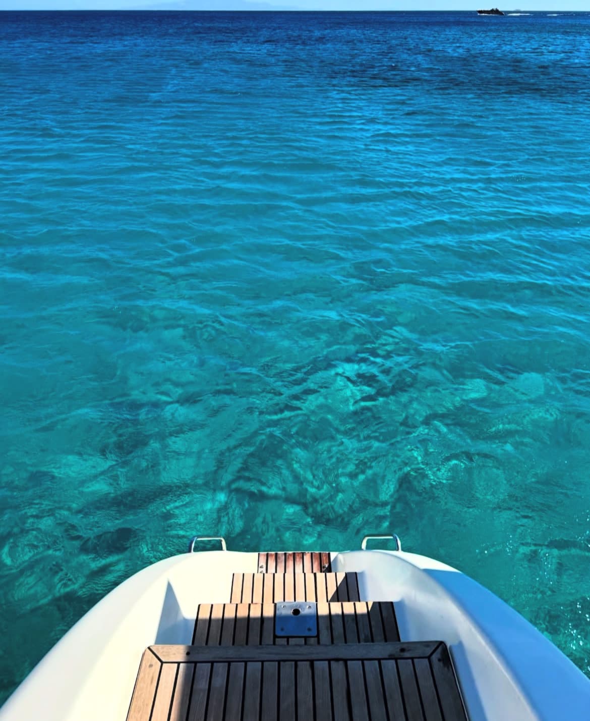 Keenex Pro 445 • Aegean Catamaran Experience from Mykonos image 3