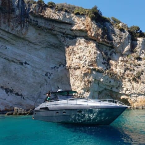 Pershing 40 • Luxury Yacht Cruise: Mykonos Rineia & Delos image 3