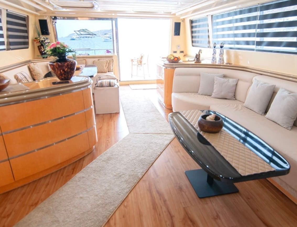 Versil • Premium Superyacht Cruise: Mykonos, Delos & Rineia image 7