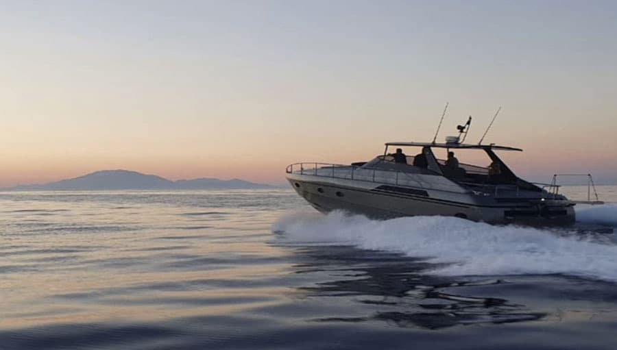 Pershing 40 • Luxury Yacht Cruise: Mykonos Rineia & Delos image 6